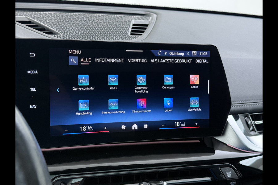 BMW X1 xDrive30e AUT-7 327pk 4WD Leer Pano-Dak/Hef-Dak FROZEN-PURE-GREY Sport-Stoel+Elektr.+Geheugen+Verwarmd M-Sport-Pro +M-Exterieur+ Adaptive-Cruise AWD StuurVerwarmd Zwarte-Hemel Travelpack Park-Assist PDC-a+v Draadloze lader Innovations-pakket Comfort-Pack € 75.000,- nieuw,  orig.NLse auto! 5,6 sec 0-100 1.800kg trekvermogen tot max 80-90km wltp elektrisch