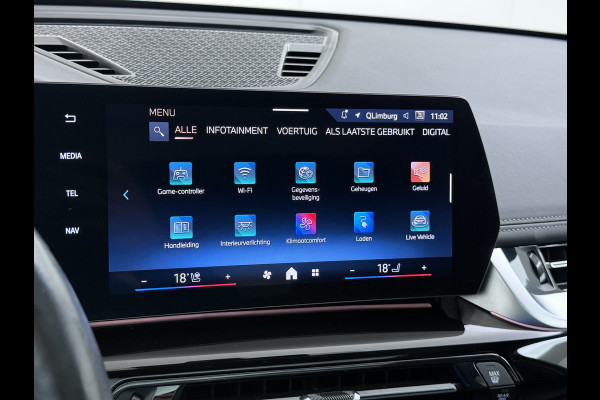 BMW X1 xDrive30e AUT-7 327pk 4WD Leer Pano-Dak/Hef-Dak FROZEN-PURE-GREY Sport-Stoel+Elektr.+Geheugen+Verwarmd M-Sport-Pro +M-Exterieur+ Adaptive-Cruise AWD StuurVerwarmd Zwarte-Hemel Travelpack Park-Assist PDC-a+v Draadloze lader Innovations-pakket Comfort-Pack € 75.000,- nieuw,  orig.NLse auto! 5,6 sec 0-100 1.800kg trekvermogen tot max 80-90km wltp elektrisch
