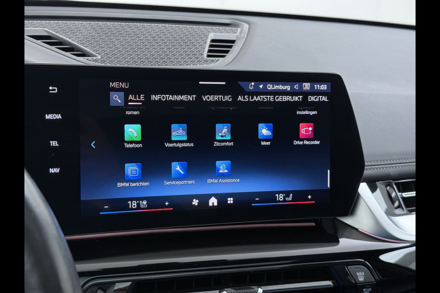 BMW X1 xDrive30e AUT-7 327pk 4WD Leer Pano-Dak/Hef-Dak FROZEN-PURE-GREY Sport-Stoel+Elektr.+Geheugen+Verwarmd M-Sport-Pro +M-Exterieur+ Adaptive-Cruise AWD StuurVerwarmd Zwarte-Hemel Travelpack Park-Assist PDC-a+v Draadloze lader Innovations-pakket Comfort-Pack € 75.000,- nieuw,  orig.NLse auto! 5,6 sec 0-100 1.800kg trekvermogen tot max 80-90km wltp elektrisch