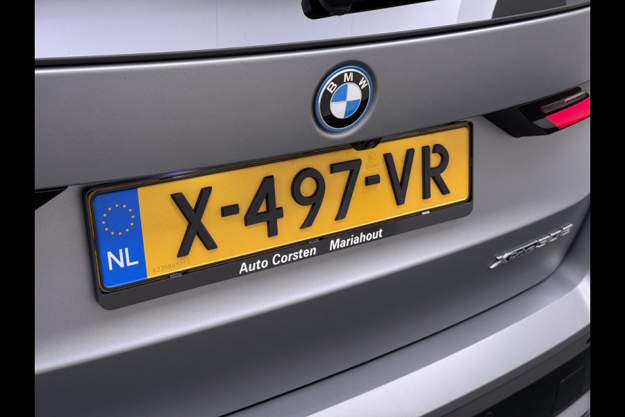 BMW X1 xDrive30e AUT-7 327pk 4WD Leer Pano-Dak/Hef-Dak FROZEN-PURE-GREY Sport-Stoel+Elektr.+Geheugen+Verwarmd M-Sport-Pro +M-Exterieur+ Adaptive-Cruise AWD StuurVerwarmd Zwarte-Hemel Travelpack Park-Assist PDC-a+v Draadloze lader Innovations-pakket Comfort-Pack € 75.000,- nieuw,  orig.NLse auto! 5,6 sec 0-100 1.800kg trekvermogen tot max 80-90km wltp elektrisch