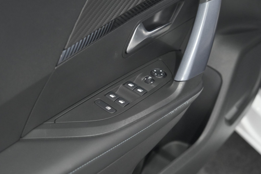 Peugeot 2008 PureTech 130 Allure | Camera | Adaptieve Cruise Control | Stoelverwarming