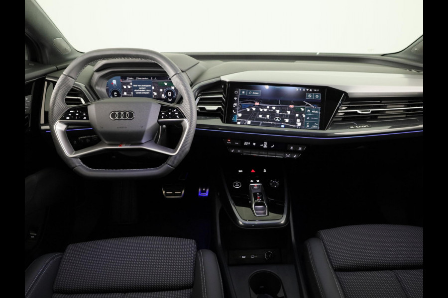 Audi Q4 e-tron 45 quattro S Edition Competition 82 kWh Panoramadak | 360 Camera | Adaptieve cruise control | Sfeerverlichting |