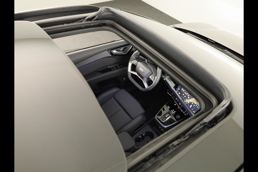 Audi Q4 e-tron 45 quattro S Edition Competition 82 kWh Panoramadak | 360 Camera | Adaptieve cruise control | Sfeerverlichting |