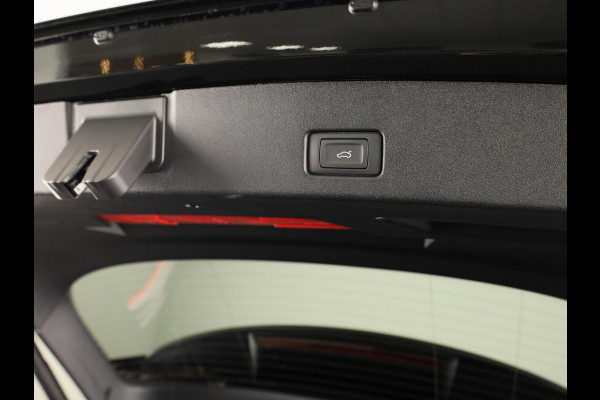 Audi Q4 e-tron 45 quattro S Edition Competition 82 kWh Panoramadak | 360 Camera | Adaptieve cruise control | Sfeerverlichting |