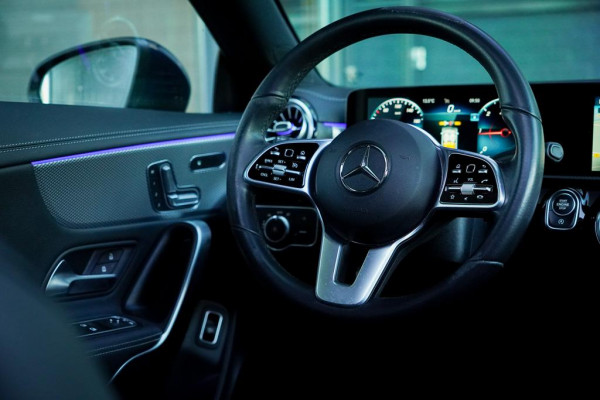 Mercedes-Benz CLA-Klasse Shooting Brake 180 d / Aut / Pano / Sfeerverlichting / Leder