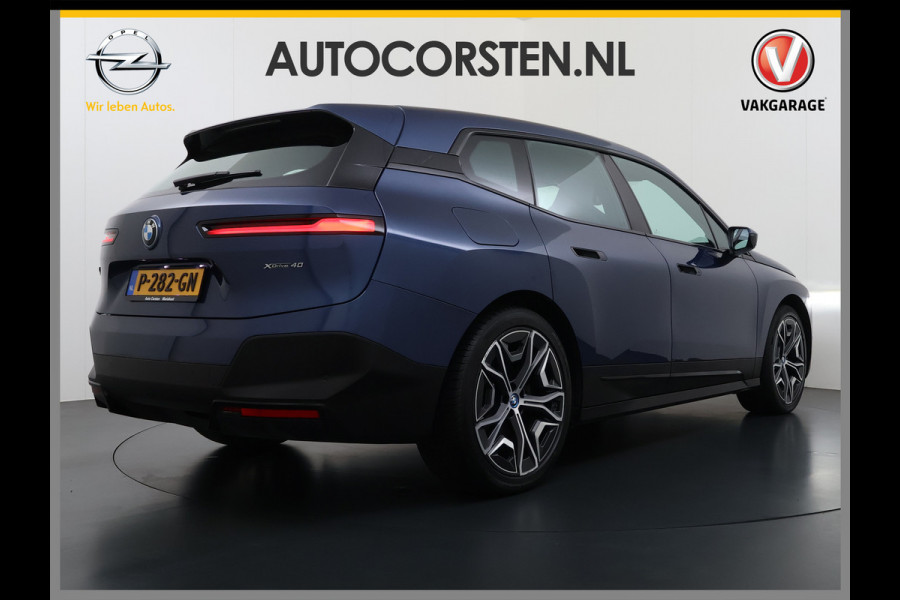BMW iX xDrive40 326pk Soh 100% Leer-Suite+Massage+Ventilatie PanoDak Laser-LED 22"lm Wegklapb.-Trekhaak Soft-Close-aut. Adaptive-Cruise AWD Digital-Key Connected-Drive Android Apple CarplayWarmte-comfort-pack AchteruitRij-Assist Co-Pilot-Pack Drive-Assist Zwarte-Hemel 4WD Uitwijkassist Keyless Stuur+Bank+Stoel-Verwarmd DAB Orig.NLse auto 1e Eigenaar 2.500kg Trekvermogen (630Nm)!  € 106.000,- nieuw  Nét beurt gehad (163.340km)
