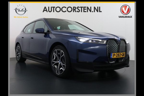 BMW iX xDrive40 326pk Soh 100% Leer-Suite+Massage+Ventilatie PanoDak Laser-LED 22"lm Wegklapb.-Trekhaak Soft-Close-aut. Adaptive-Cruise AWD Digital-Key Connected-Drive Android Apple CarplayWarmte-comfort-pack AchteruitRij-Assist Co-Pilot-Pack Drive-Assist Zwarte-Hemel 4WD Uitwijkassist Keyless Stuur+Bank+Stoel-Verwarmd DAB Orig.NLse auto 1e Eigenaar 2.500kg Trekvermogen (630Nm)!  € 106.000,- nieuw  Nét beurt gehad (163.340km)