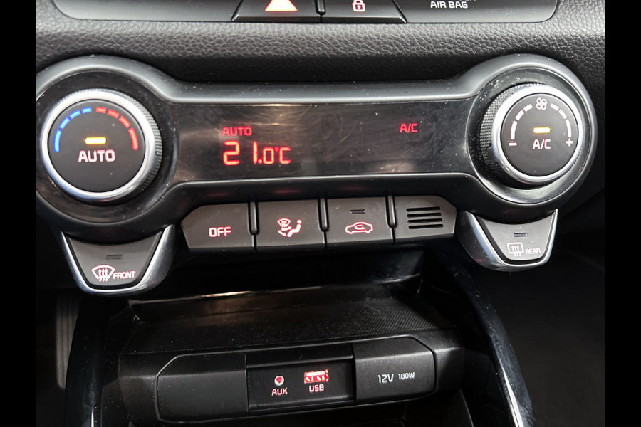 Kia Stonic 1.0 T-GDi DynamicPlusLine (NAVIGATIE, CARPLAY, CAMERA, CLIMA, TREKHAAK, GOED ONDERHOUDEN)