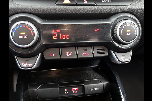 Kia Stonic 1.0 T-GDi DynamicPlusLine (NAVIGATIE, CARPLAY, CAMERA, CLIMA, TREKHAAK, GOED ONDERHOUDEN)