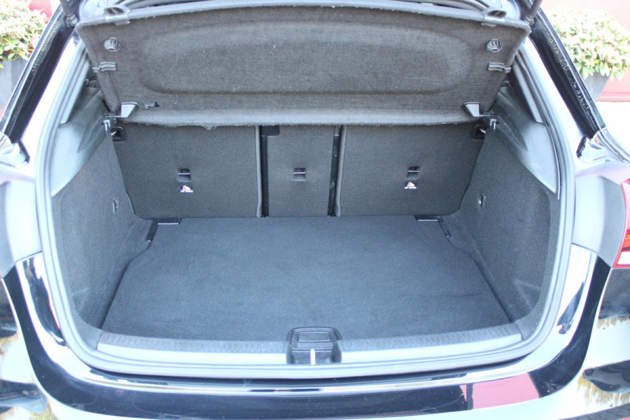 Mercedes-Benz A-Klasse 180 BUSINESS SOLUTION AMG | PANORAMA SCHUIF/KANTEL DAK | SFEER VERLICHTING | ELEKTRISCH VERSTELBARE VOORSTOELEN MET GEHEUGEN FUNCTIE | STOEL VERWARMING OP BEIDE VOORSTOELEN | MULTIBEAM LED KOPLAMPEN | ACHTERUITRIJ CAMERA | APPLE CARPLAY/ANDROID AUTO | NAVIGATIE | KEYLESS GO | CRUISE CONTROL | NIGHT PAKKET | VERKEERSLICHTEN WEERGAVE | 17" LICHTMETALEN VELGEN AMG | HEMELBEKLEDING ZWART | MBUX MULTIMEDIA SYSTEEM | SPORTSTOELEN | PARKEERSENSOREN VOOR + ACHTER |