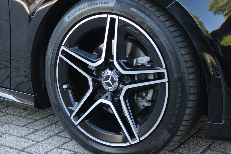 Mercedes-Benz A-Klasse 180 BUSINESS SOLUTION AMG | PANORAMA SCHUIF/KANTEL DAK | SFEER VERLICHTING | ELEKTRISCH VERSTELBARE VOORSTOELEN MET GEHEUGEN FUNCTIE | STOEL VERWARMING OP BEIDE VOORSTOELEN | MULTIBEAM LED KOPLAMPEN | ACHTERUITRIJ CAMERA | APPLE CARPLAY/ANDROID AUTO | NAVIGATIE | KEYLESS GO | CRUISE CONTROL | NIGHT PAKKET | VERKEERSLICHTEN WEERGAVE | 17" LICHTMETALEN VELGEN AMG | HEMELBEKLEDING ZWART | MBUX MULTIMEDIA SYSTEEM | SPORTSTOELEN | PARKEERSENSOREN VOOR + ACHTER |