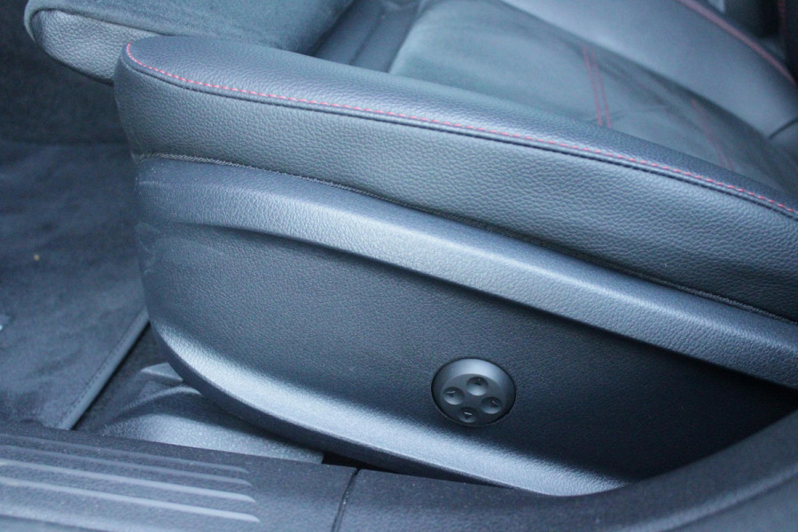 Mercedes-Benz A-Klasse 180 BUSINESS SOLUTION AMG | PANORAMA SCHUIF/KANTEL DAK | SFEER VERLICHTING | ELEKTRISCH VERSTELBARE VOORSTOELEN MET GEHEUGEN FUNCTIE | STOEL VERWARMING OP BEIDE VOORSTOELEN | MULTIBEAM LED KOPLAMPEN | ACHTERUITRIJ CAMERA | APPLE CARPLAY/ANDROID AUTO | NAVIGATIE | KEYLESS GO | CRUISE CONTROL | NIGHT PAKKET | VERKEERSLICHTEN WEERGAVE | 17" LICHTMETALEN VELGEN AMG | HEMELBEKLEDING ZWART | MBUX MULTIMEDIA SYSTEEM | SPORTSTOELEN | PARKEERSENSOREN VOOR + ACHTER |