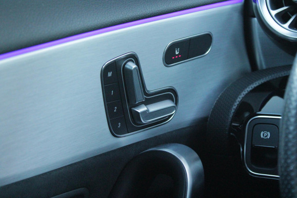 Mercedes-Benz A-Klasse 180 BUSINESS SOLUTION AMG | PANORAMA SCHUIF/KANTEL DAK | SFEER VERLICHTING | ELEKTRISCH VERSTELBARE VOORSTOELEN MET GEHEUGEN FUNCTIE | STOEL VERWARMING OP BEIDE VOORSTOELEN | MULTIBEAM LED KOPLAMPEN | ACHTERUITRIJ CAMERA | APPLE CARPLAY/ANDROID AUTO | NAVIGATIE | KEYLESS GO | CRUISE CONTROL | NIGHT PAKKET | VERKEERSLICHTEN WEERGAVE | 17" LICHTMETALEN VELGEN AMG | HEMELBEKLEDING ZWART | MBUX MULTIMEDIA SYSTEEM | SPORTSTOELEN | PARKEERSENSOREN VOOR + ACHTER |