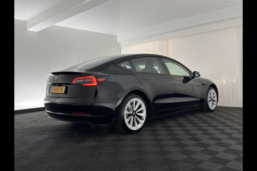 Tesla Model 3 Standard RWD Plus 60 kWh [ 3-Fase ] {SOH-87%} (INCL-BTW) Aut. *PANO | AUTOPILOT | LEATHER | KEYLESS | FULL-LED | MEMORY-PACK | TOPVIEW | DAB | CARPLAY | DIGI-COCKPIT | LANE-ASSIST | COMFORTSEATS | 19"ALU*