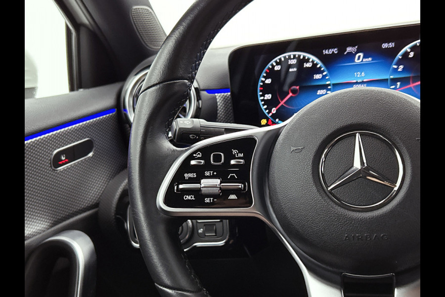 Mercedes-Benz A-Klasse 180 Business Solution Luxury (SFEERVERLICHTING, CAMERA, STOELVERWARMING, 1e EIGENAAR, GOED ONDERHOUDEN)