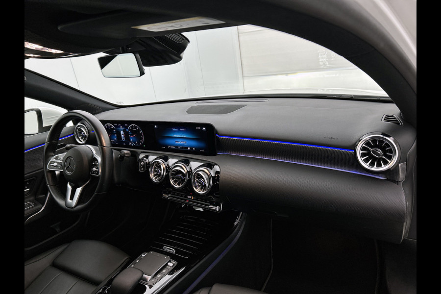 Mercedes-Benz A-Klasse 180 Business Solution Luxury (SFEERVERLICHTING, CAMERA, STOELVERWARMING, 1e EIGENAAR, GOED ONDERHOUDEN)