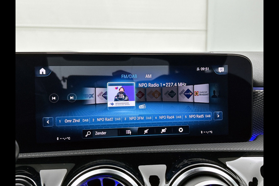 Mercedes-Benz A-Klasse 180 Business Solution Luxury (SFEERVERLICHTING, CAMERA, STOELVERWARMING, 1e EIGENAAR, GOED ONDERHOUDEN)