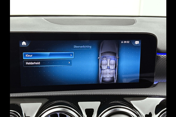 Mercedes-Benz A-Klasse 180 Business Solution Luxury (SFEERVERLICHTING, CAMERA, STOELVERWARMING, 1e EIGENAAR, GOED ONDERHOUDEN)