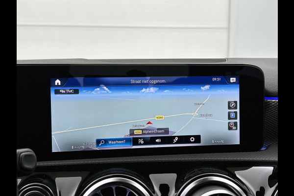 Mercedes-Benz A-Klasse 180 Business Solution Luxury (SFEERVERLICHTING, CAMERA, STOELVERWARMING, 1e EIGENAAR, GOED ONDERHOUDEN)