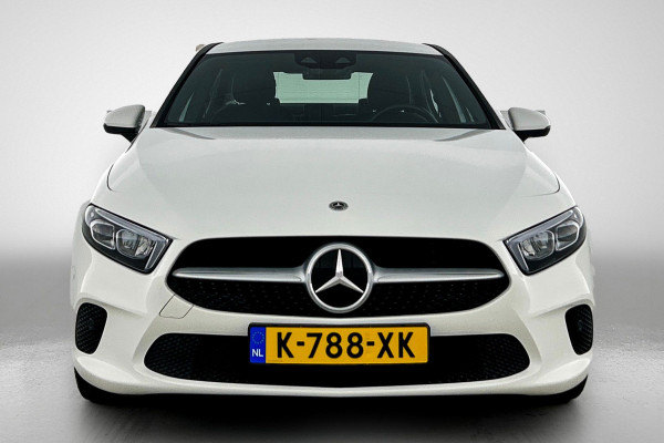 Mercedes-Benz A-Klasse 180 Business Solution Luxury (SFEERVERLICHTING, CAMERA, STOELVERWARMING, 1e EIGENAAR, GOED ONDERHOUDEN)