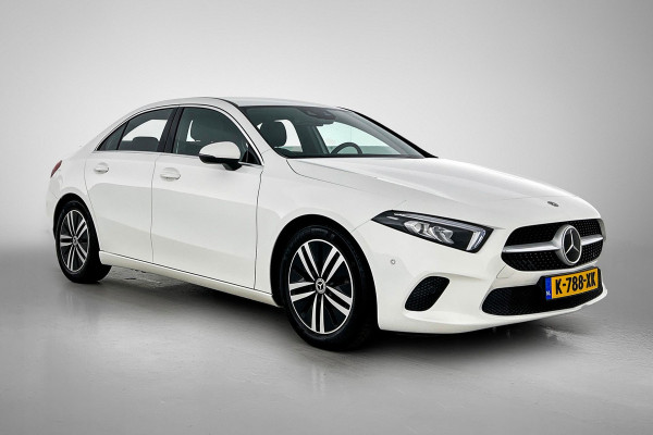 Mercedes-Benz A-Klasse 180 Business Solution Luxury (SFEERVERLICHTING, CAMERA, STOELVERWARMING, 1e EIGENAAR, GOED ONDERHOUDEN)
