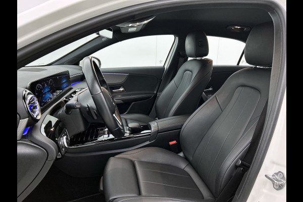 Mercedes-Benz A-Klasse 180 Business Solution Luxury (SFEERVERLICHTING, CAMERA, STOELVERWARMING, 1e EIGENAAR, GOED ONDERHOUDEN)