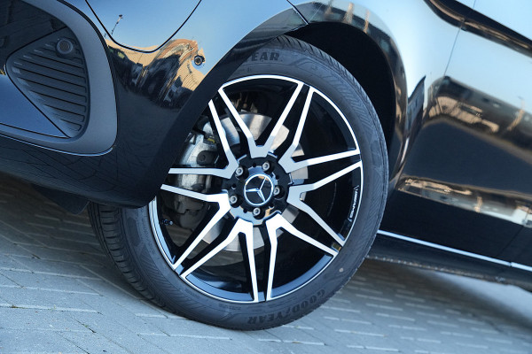 Mercedes-Benz Eqv 300 L2 90kWh 204pk - 2x Schuif - Stoel/Stuurverwarming - Stoelkoeling - Elek Schuifeuren - Blindspot - Multibeam - Rijklaar