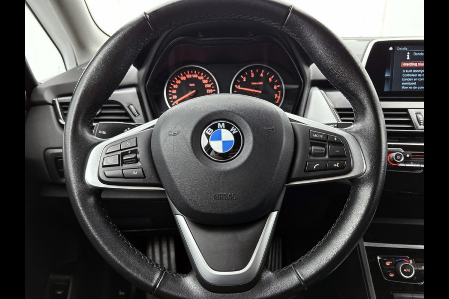 BMW 2 Serie Active Tourer 216i Executive (NAVIGATIE, PARKEERSENSOREN, LED, STUURBEDIENING, GOED ONDERHOUDEN)