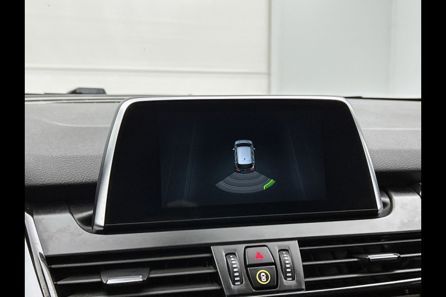 BMW 2 Serie Active Tourer 216i Executive (NAVIGATIE, PARKEERSENSOREN, LED, STUURBEDIENING, GOED ONDERHOUDEN)