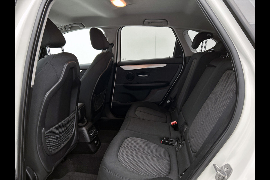 BMW 2 Serie Active Tourer 216i Executive (NAVIGATIE, PARKEERSENSOREN, LED, STUURBEDIENING, GOED ONDERHOUDEN)