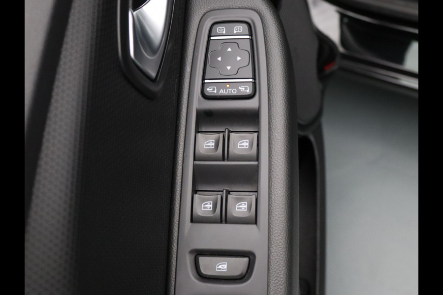 Renault Clio Estate TCe Intens 90pk Camera | Cruise | Navi | Parkeersens. v+a