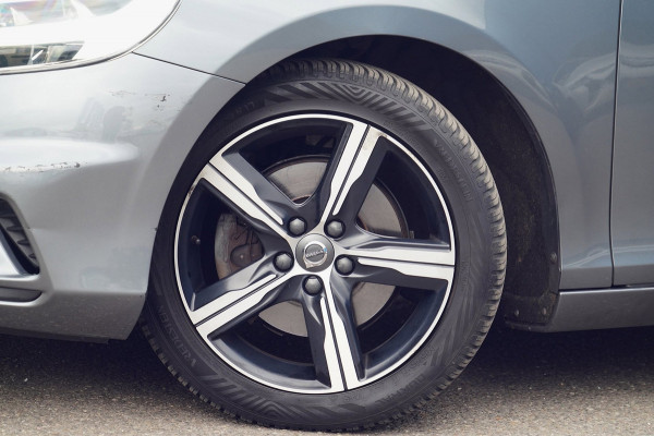 Volvo V40 2.0 T2 R-Design / Trekhaak / Navi / Cruise / Climate / Stoelverw. / Leer - Alcantara