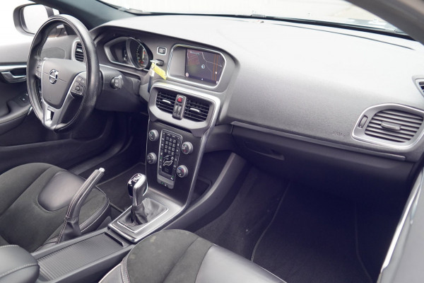 Volvo V40 2.0 T2 R-Design / Trekhaak / Navi / Cruise / Climate / Stoelverw. / Leer - Alcantara