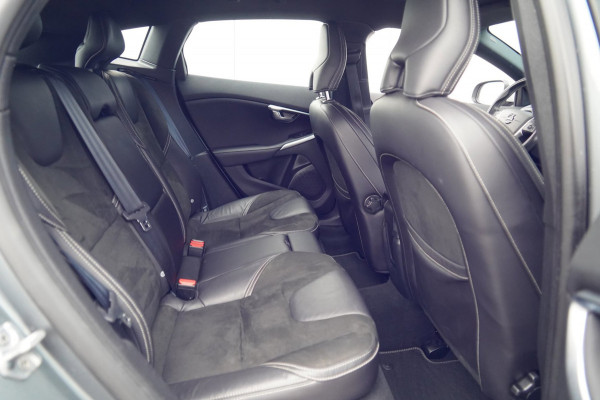 Volvo V40 2.0 T2 R-Design / Trekhaak / Navi / Cruise / Climate / Stoelverw. / Leer - Alcantara