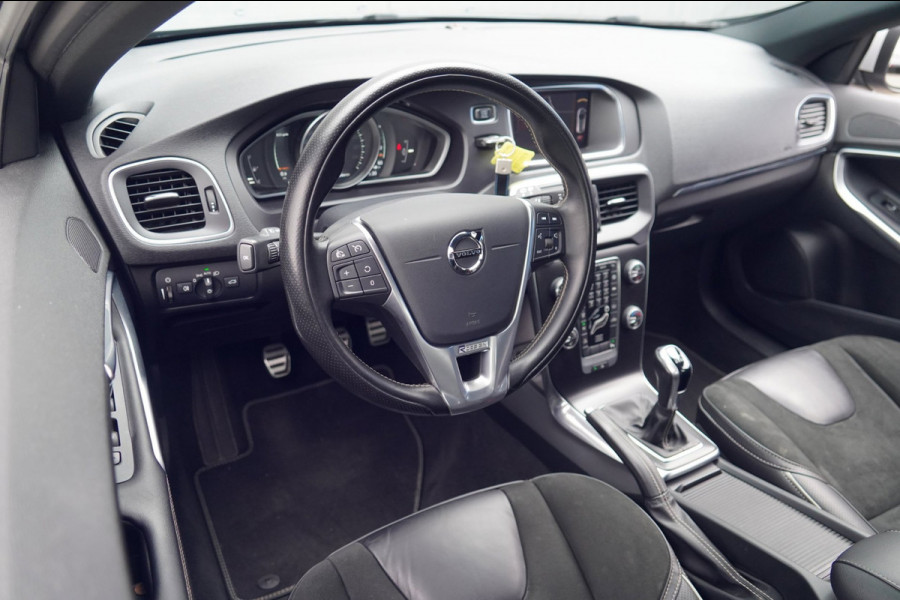 Volvo V40 2.0 T2 R-Design / Trekhaak / Navi / Cruise / Climate / Stoelverw. / Leer - Alcantara