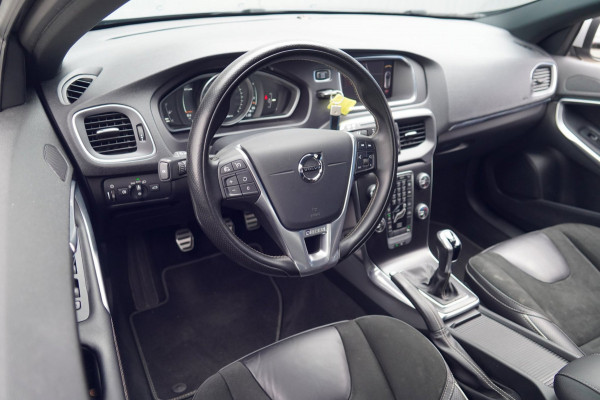 Volvo V40 2.0 T2 R-Design / Trekhaak / Navi / Cruise / Climate / Stoelverw. / Leer - Alcantara