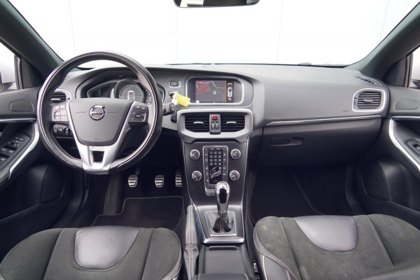 Volvo V40 2.0 T2 R-Design / Trekhaak / Navi / Cruise / Climate / Stoelverw. / Leer - Alcantara