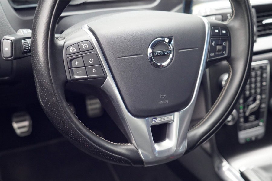 Volvo V40 2.0 T2 R-Design / Trekhaak / Navi / Cruise / Climate / Stoelverw. / Leer - Alcantara