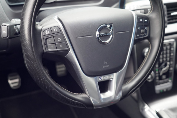 Volvo V40 2.0 T2 R-Design / Trekhaak / Navi / Cruise / Climate / Stoelverw. / Leer - Alcantara