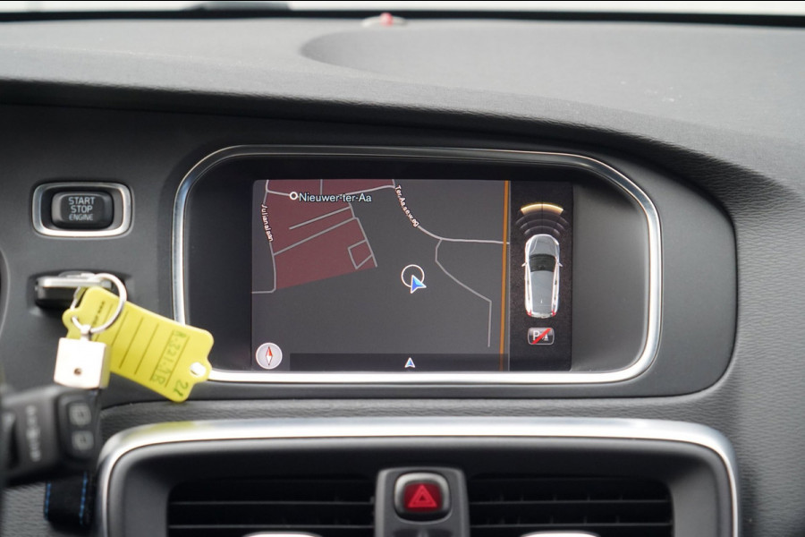 Volvo V40 2.0 T2 R-Design / Trekhaak / Navi / Cruise / Climate / Stoelverw. / Leer - Alcantara