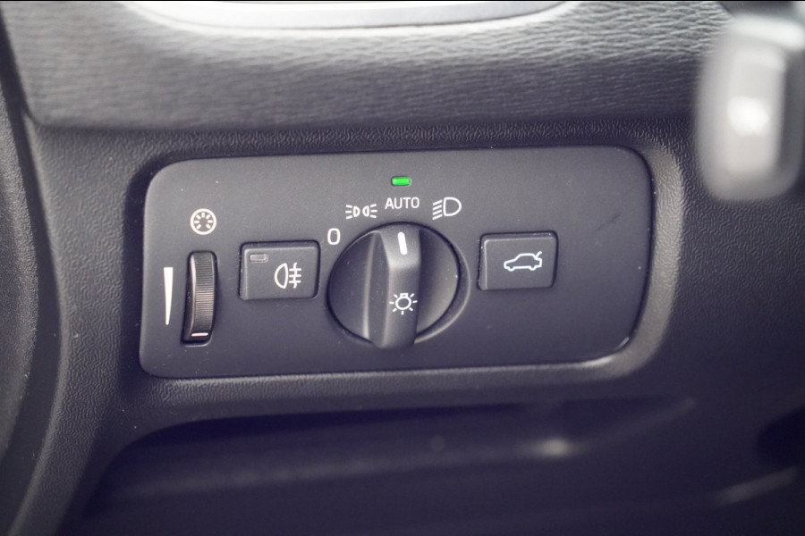 Volvo V40 2.0 T2 R-Design / Trekhaak / Navi / Cruise / Climate / Stoelverw. / Leer - Alcantara