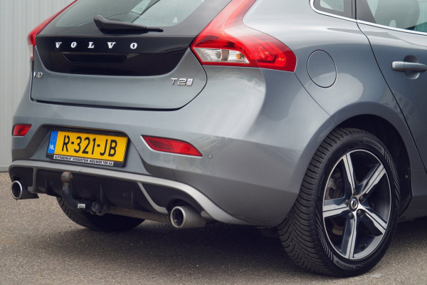 Volvo V40 2.0 T2 R-Design / Trekhaak / Navi / Cruise / Climate / Stoelverw. / Leer - Alcantara