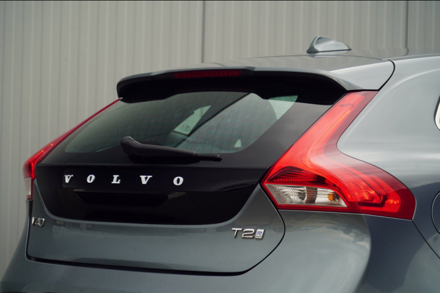 Volvo V40 2.0 T2 R-Design / Trekhaak / Navi / Cruise / Climate / Stoelverw. / Leer - Alcantara