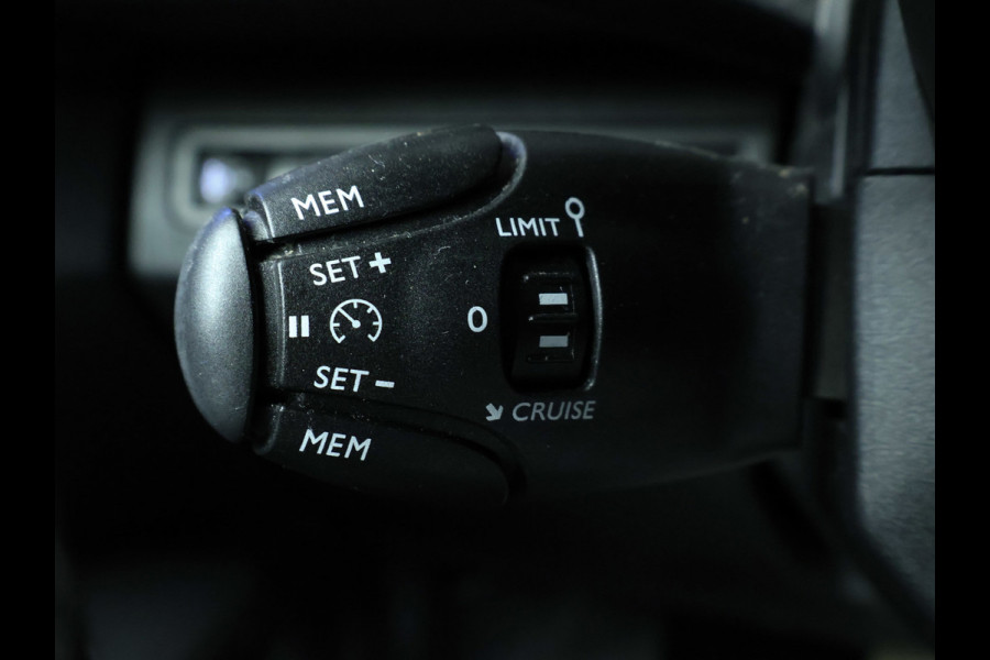 Peugeot 3008 1.2 PureTech Allure Sport (APPLE CARPLAY,NAVI,CAMERA,360 VIEW,CLIMATE,CRUISE,GETINT,LED,SPORTSTOELEN,LM VELGEN)