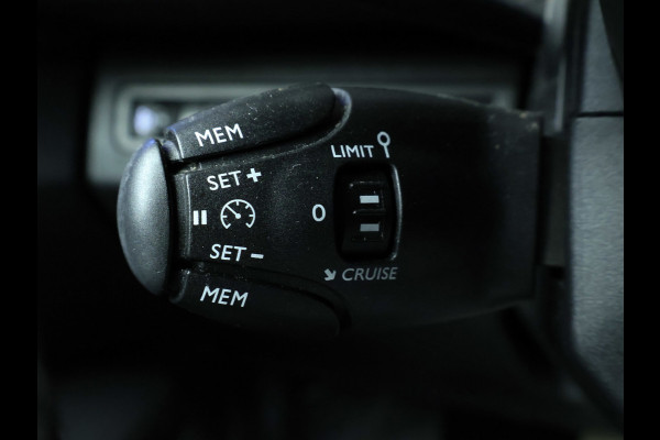 Peugeot 3008 1.2 PureTech Allure Sport (APPLE CARPLAY,NAVI,CAMERA,360 VIEW,CLIMATE,CRUISE,GETINT,LED,SPORTSTOELEN,LM VELGEN)