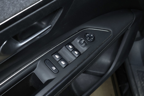 Peugeot 3008 1.2 PureTech Allure Sport (APPLE CARPLAY,NAVI,CAMERA,360 VIEW,CLIMATE,CRUISE,GETINT,LED,SPORTSTOELEN,LM VELGEN)