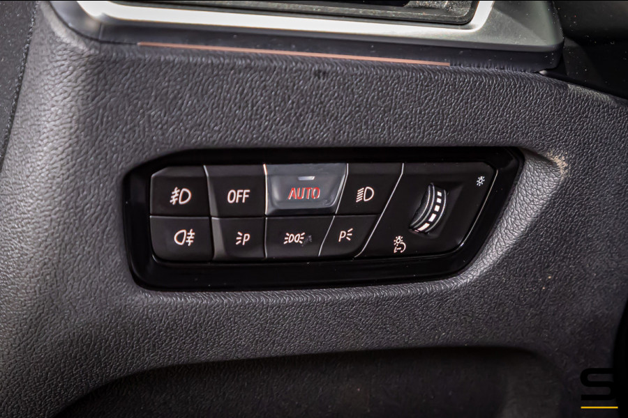 BMW 3 Serie Touring 318i M-sport|E-trekhaak|Leder|NAP|Cam|