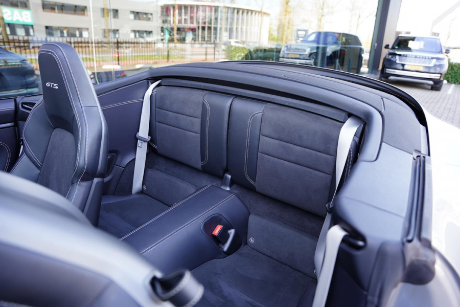 Porsche 911 992 Cabriolet 3.0 Carrera 4 GTS / NL-Auto / Sport Design / Lifting / Sportuitlaat