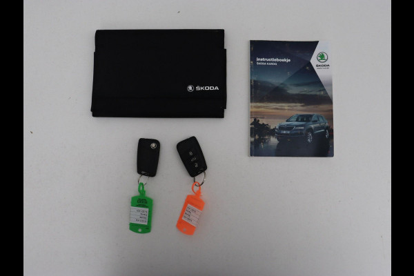 Škoda Karoq 1.5 TSI Business Edition Plus | Stoelverwarming | Adaptive cruise | Camera | Achterbankverwarming | Carplay | Navigatie | Full LED | Virtual Cockpit | Climate control | Bluetooth
