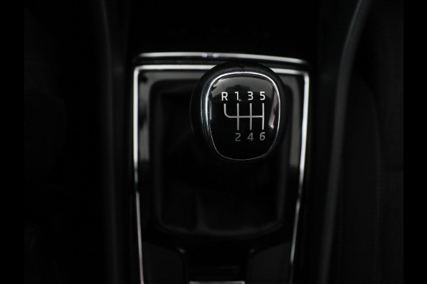 Škoda Karoq 1.5 TSI Business Edition Plus | Stoelverwarming | Adaptive cruise | Camera | Achterbankverwarming | Carplay | Navigatie | Full LED | Virtual Cockpit | Climate control | Bluetooth